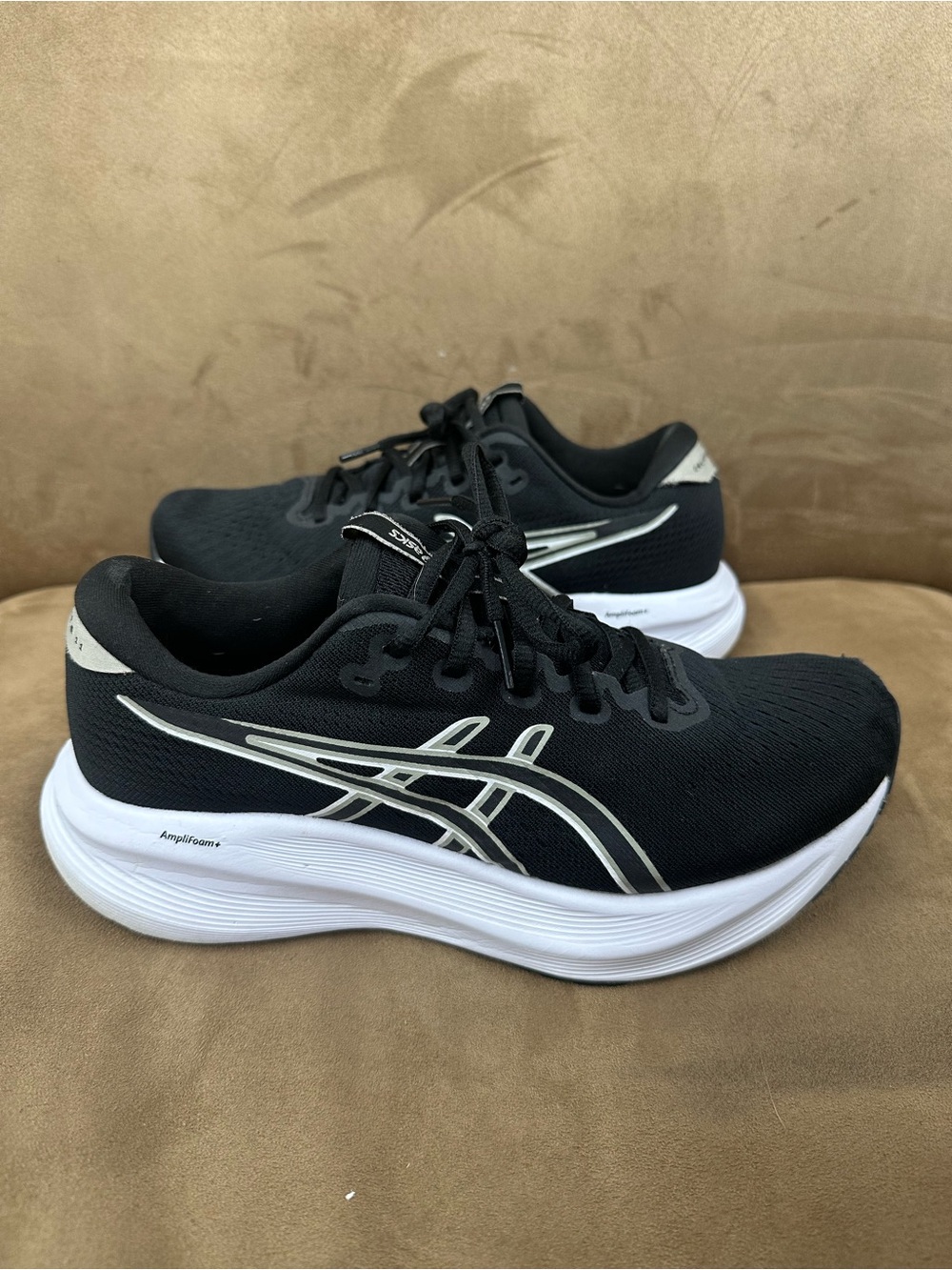 ASICS Gel Excite 11 women’s running shoes black white size 9